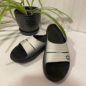 Oofos Slides - Size 6